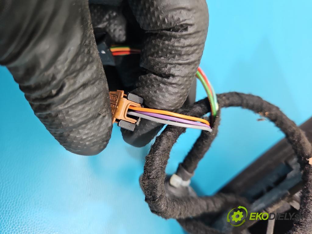 Peugeot 5008 I 2009-2017 2.0 HDI 150 hp manual 110 kW 1997 cm3 5- zpětné zrcátko levé  (Klika dveří ostatní)