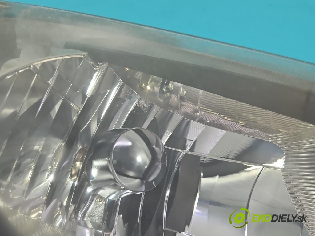 Honda Civic VIII 2006-2011 1.4 16V 95 HP automatic 70 kW 1339 cm3 4- Reflektor: pravý  (Svetlo predné pravé)