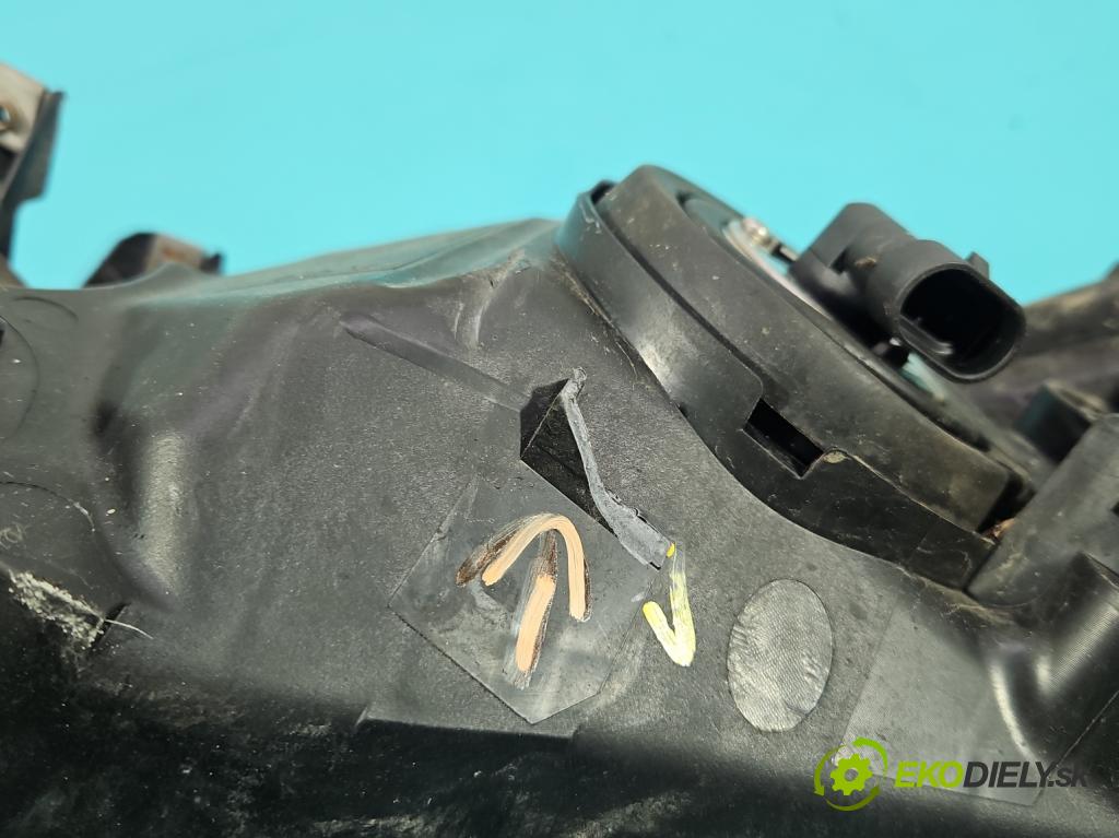 Honda Civic VIII 2006-2011 1.4 16V 95 HP automatic 70 kW 1339 cm3 4- Reflektor: pravý  (Svetlo predné pravé)