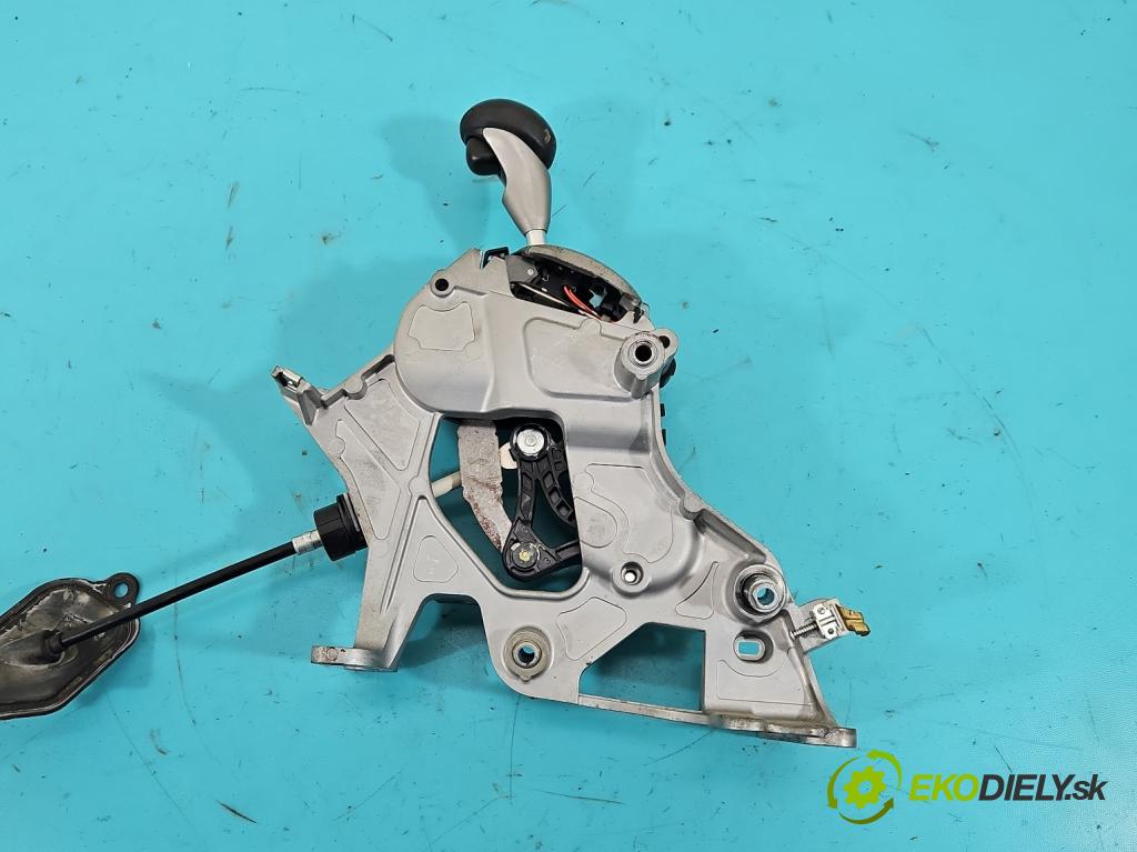 Honda Civic VIII 2006-2011 1.4 16V 95 HP automatic 70 kW 1339 cm3 4- Páka: Změny: stupeň,rýchlosť  (Rýchlostná páka (kulisa))