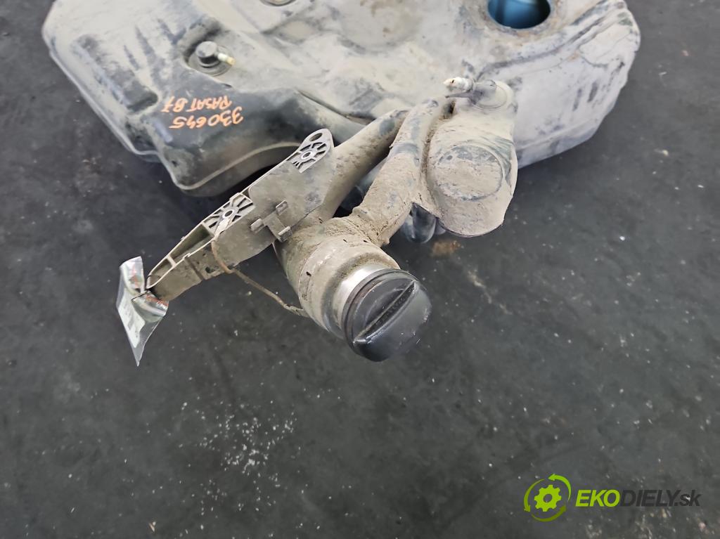 Vw Passat B7 2010-2014 2.0 TSI 211KM automatic 155 kW 1984 cm3 5- Nádrž: palivo  (Palivová nádrž)