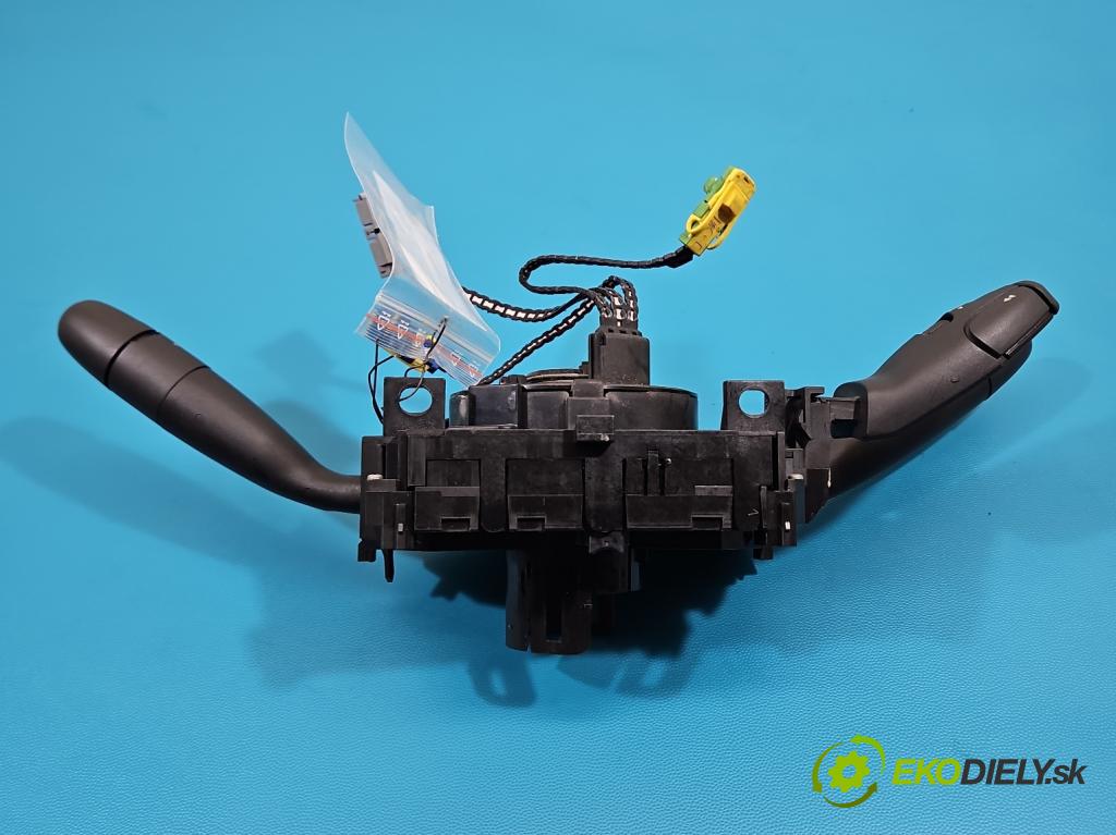 Peugeot 307 2.0 HDI 107 HP manual 79 kW 1997 cm3 5- prepínač komplex:  (Prepínacie páčky pod volantom)