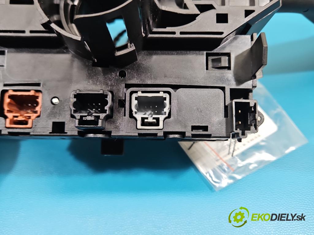 Peugeot 307 2.0 HDI 107 HP manual 79 kW 1997 cm3 5- prepínač komplex:  (Prepínacie páčky pod volantom)