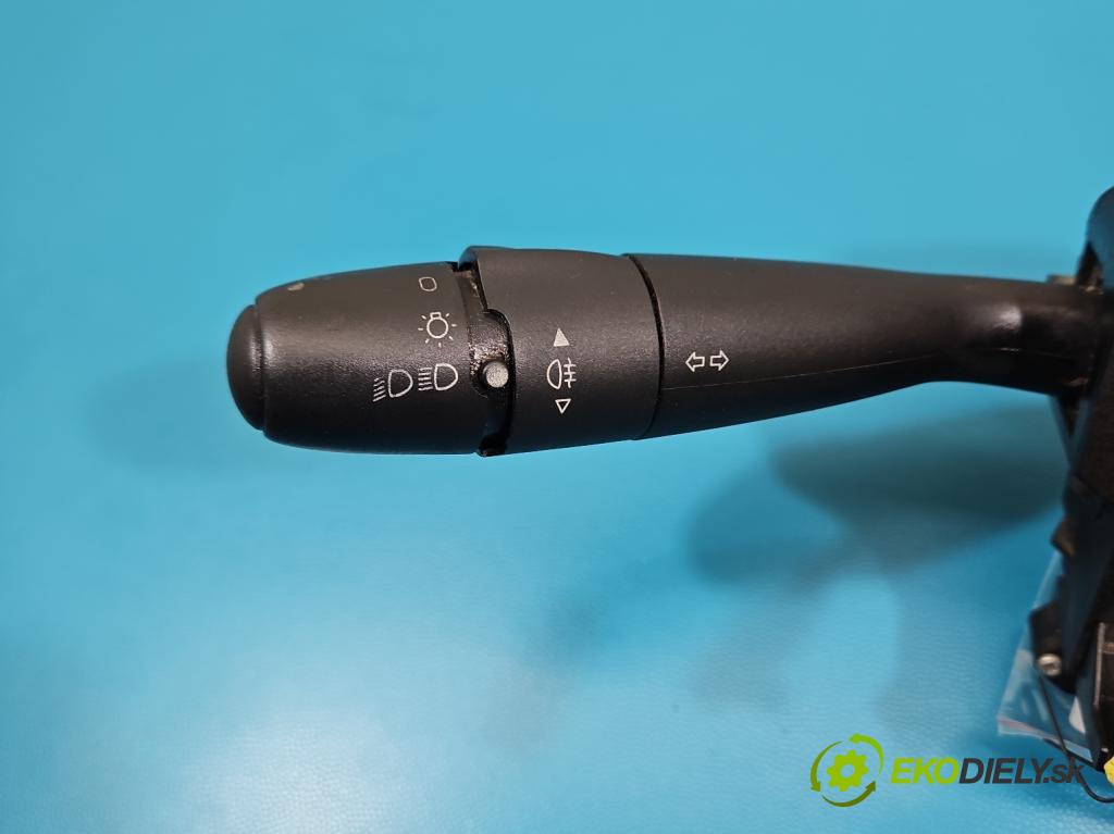 Peugeot 307 2.0 HDI 107 HP manual 79 kW 1997 cm3 5- prepínač komplex:  (Prepínacie páčky pod volantom)