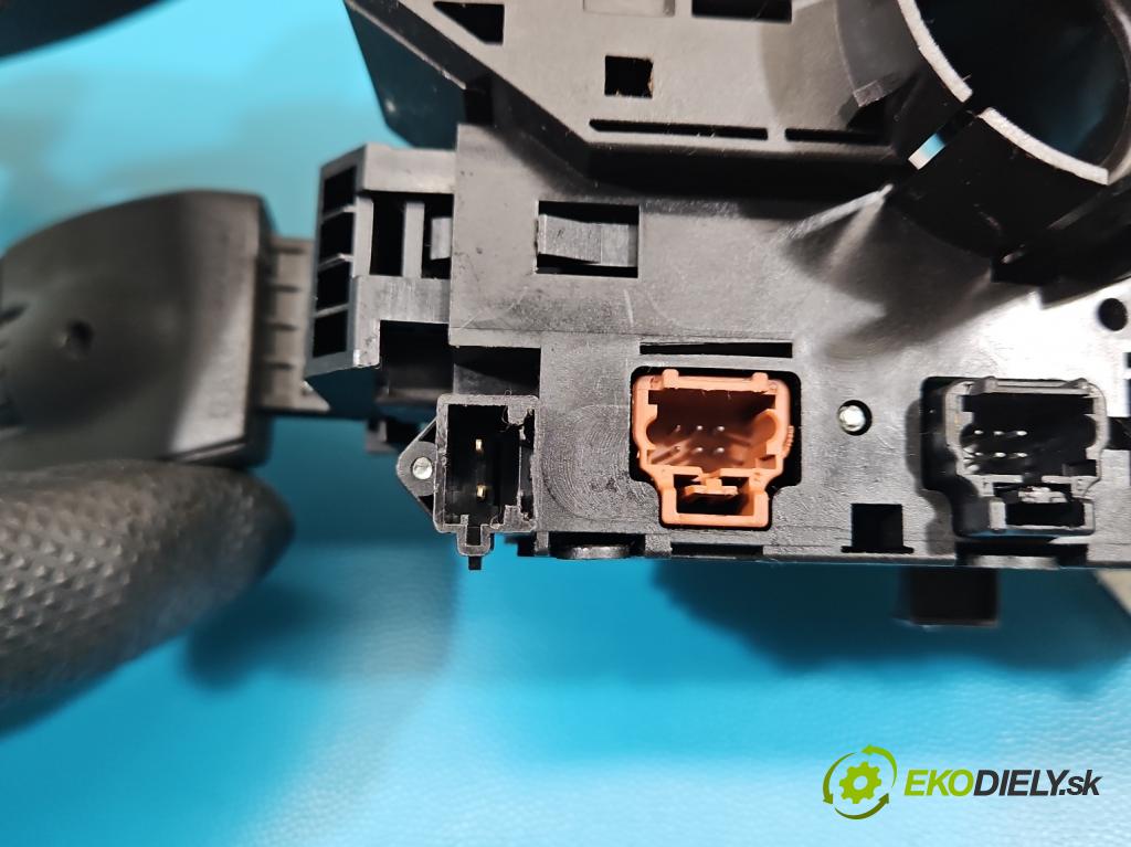 Peugeot 307 2.0 HDI 107 HP manual 79 kW 1997 cm3 5- prepínač komplex:  (Prepínacie páčky pod volantom)