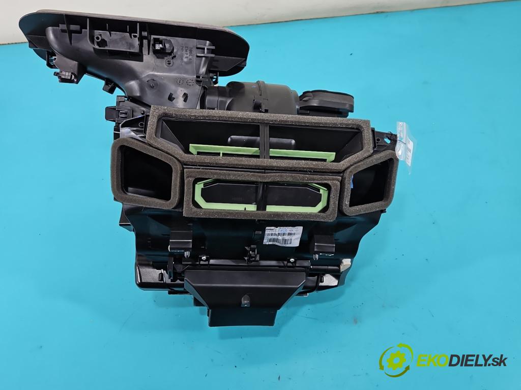 Renault Kadjar 2015-2022 1.3 140 hp automatic 103 kW 1332 cm3 5- radiátor 272702427R (Radiátor topení)