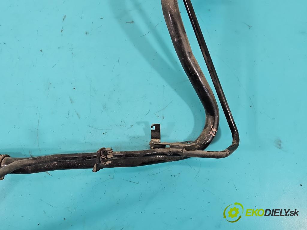 Renault Kadjar 2015-2022 1.3 140 HP automatic 103 kW 1332 cm3 5- Nalievacie hrdlo: palivo