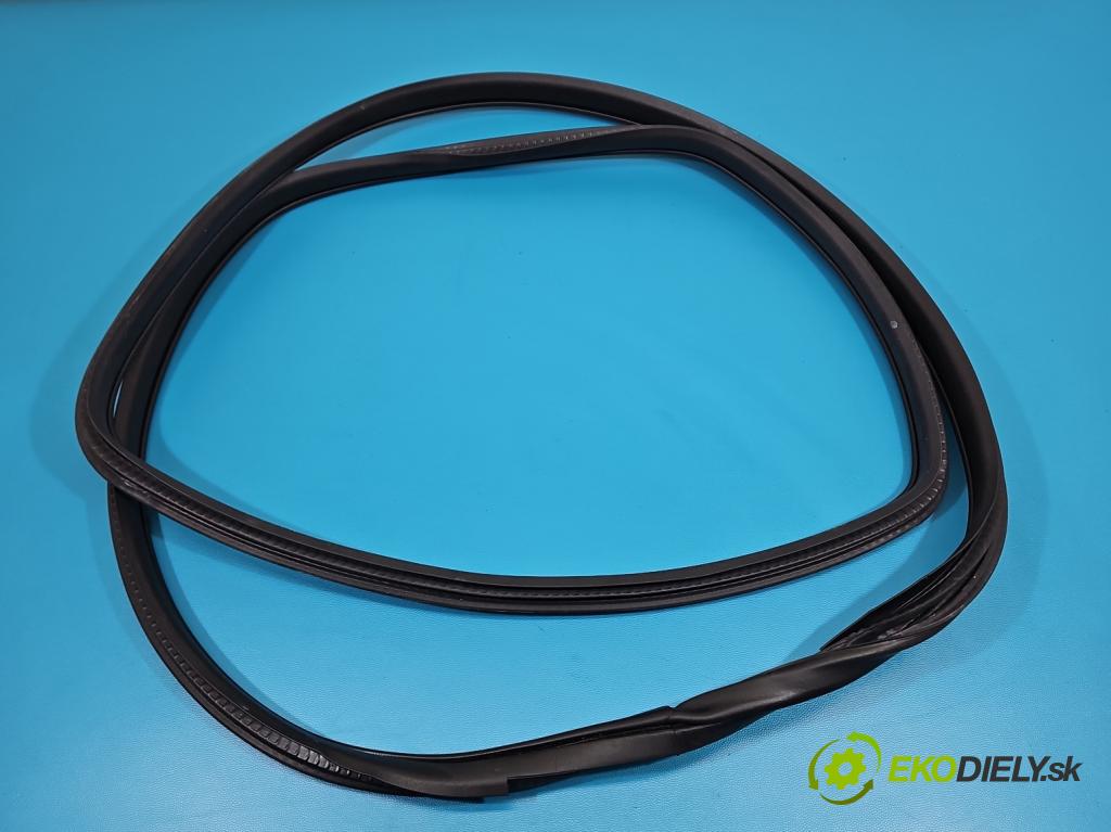 Renault Kadjar 2015-2022 1.3 140 hp automatic 103 kW 1332 cm3 5- Těsnění: dveře zadní levé  (Karoserie ostatní)