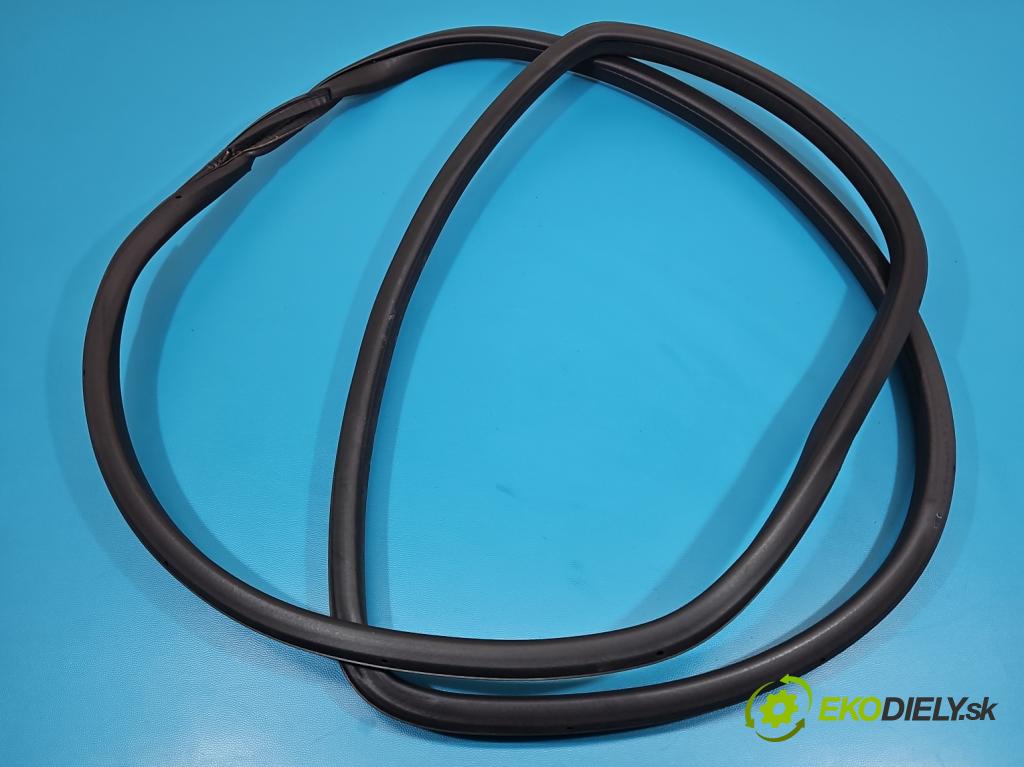 Renault Kadjar 2015-2022 1.3 140 hp automatic 103 kW 1332 cm3 5- Těsnění: dveře zadní levé  (Karoserie ostatní)