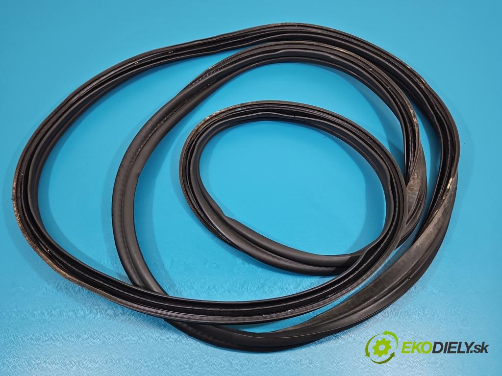 Renault Kadjar 2015-2022 1.3 140 HP automatic 103 kW 1332 cm3 5- Těsnění: kufrové dvere