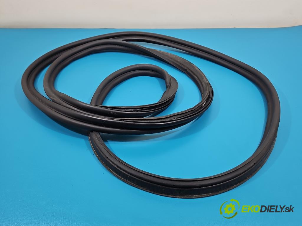 Renault Kadjar 2015-2022 1.3 140 HP automatic 103 kW 1332 cm3 5- Těsnění: kufrové dvere 