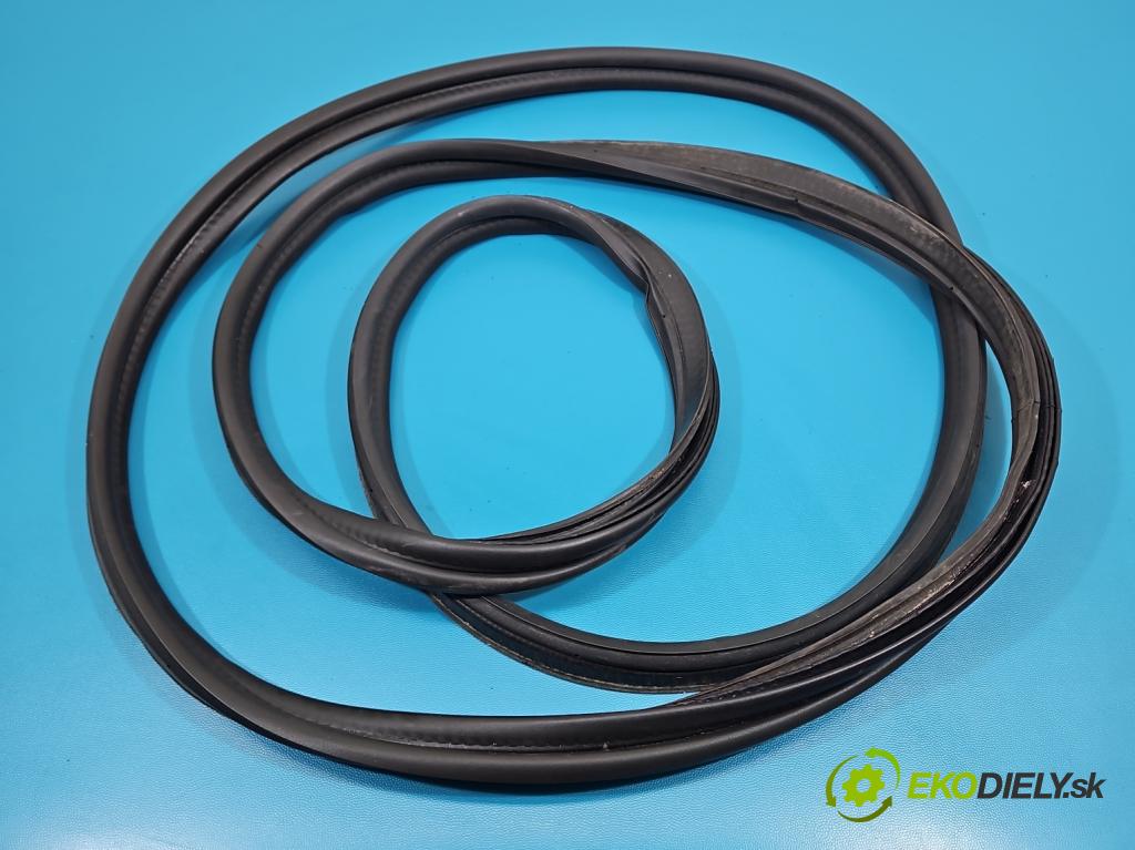 Renault Kadjar 2015-2022 1.3 140 HP automatic 103 kW 1332 cm3 5- Těsnění: kufrové dvere