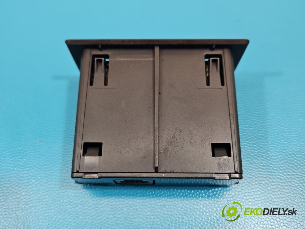 Renault Kadjar 2015-2022 1.3 140 HP automatic 103 kW 1332 cm3 5- zásuvka USB 280230033R