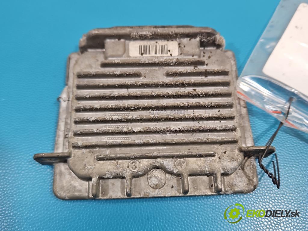 Volvo S60 II 2010-2018 2.0 D4 181KM automatic 133 kW 1969 cm3 4- střídač: xenon 140723-C30521 (Riadiaca jednotka xenónu)