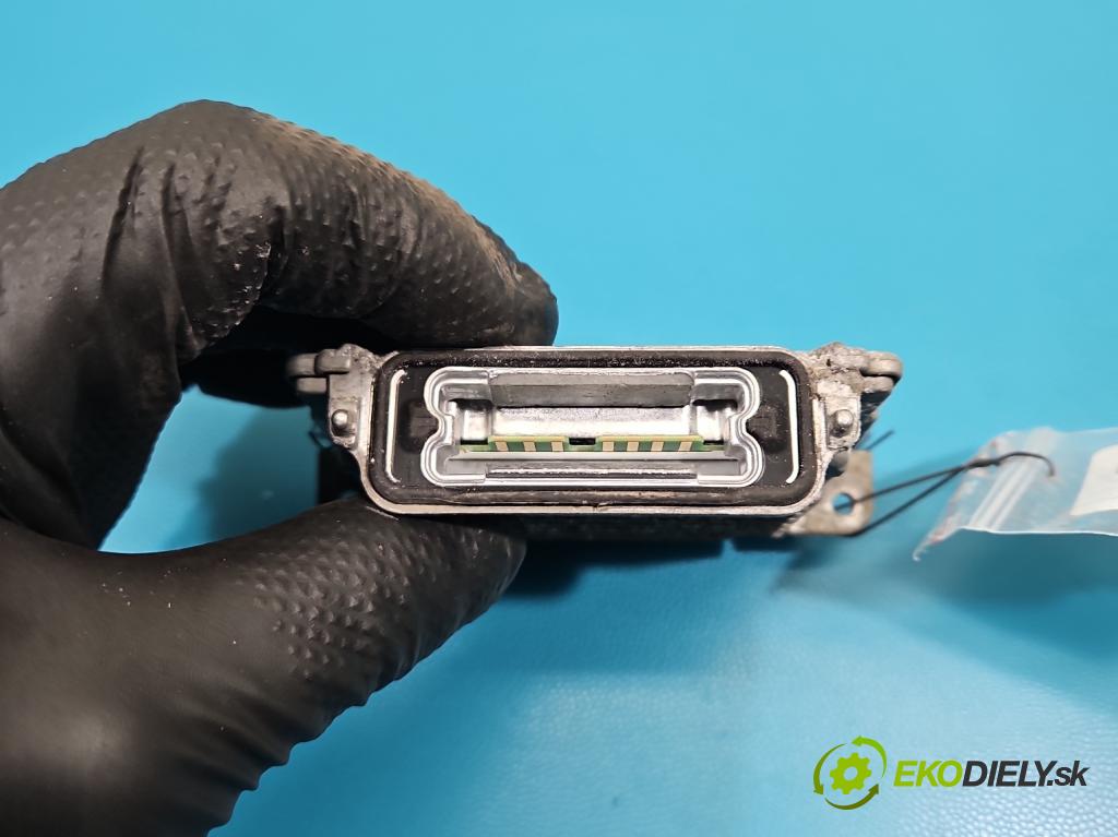 Volvo S60 II 2010-2018 2.0 D4 181KM automatic 133 kW 1969 cm3 4- střídač: xenon 140723-C30521 (Riadiaca jednotka xenónu)