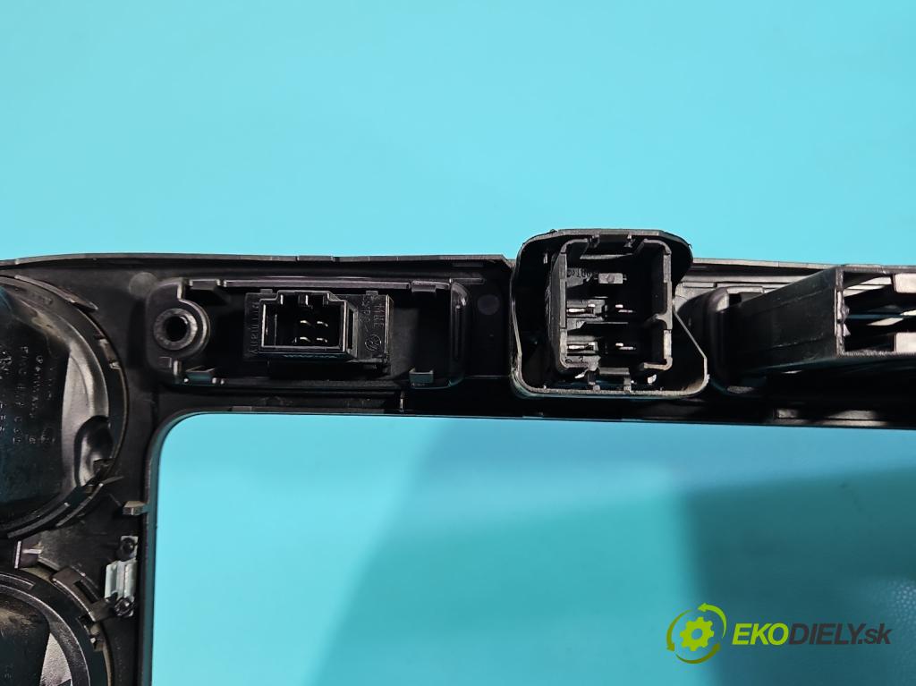 Vw Tiguan I 2007-2016 2.0 TDI 140 HP automatic 103 kW 1968 cm3 5- Mřížka: kúrenia stredová 5M0858071K (Mriežka kúrenia (fukár))