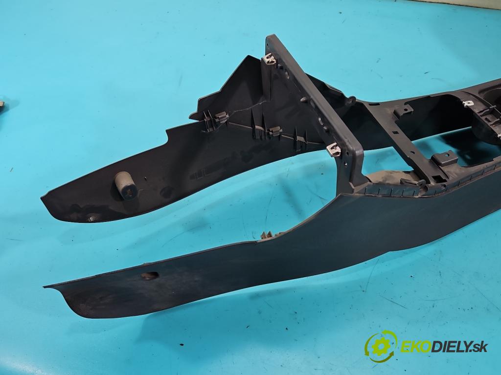 Vw Tiguan I 2007-2016 2.0 TDI 140 HP automatic 103 kW 1968 cm3 5- operadlo 5N0971641 (Lakťová opierka)