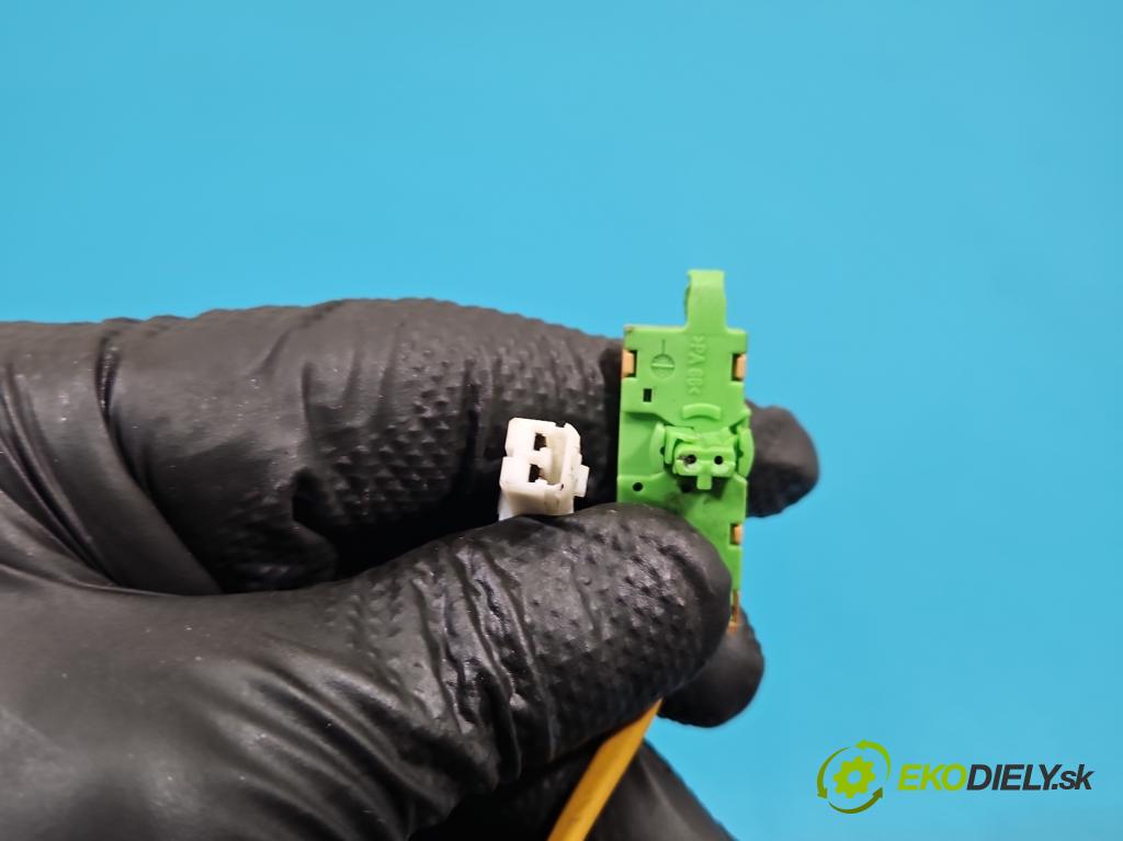 Alfa romeo Gt 1.9 jtd 150 HP manual 110 kW 1910 cm3 3- Páska: airbag  (Airbag)