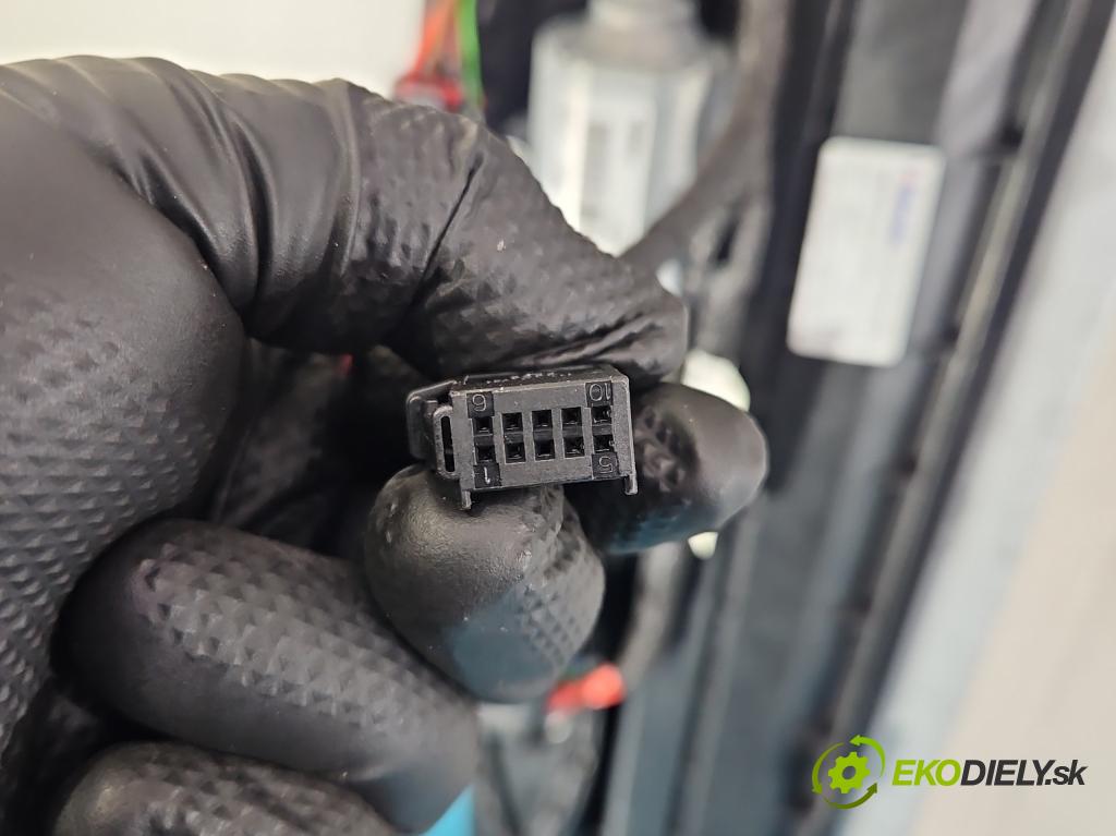 Skoda Octavia III 2013- 1.6 TDI 110 hp manual 81 kW 1598 cm3 5- Střešní okno:  (Sklo karoserie)