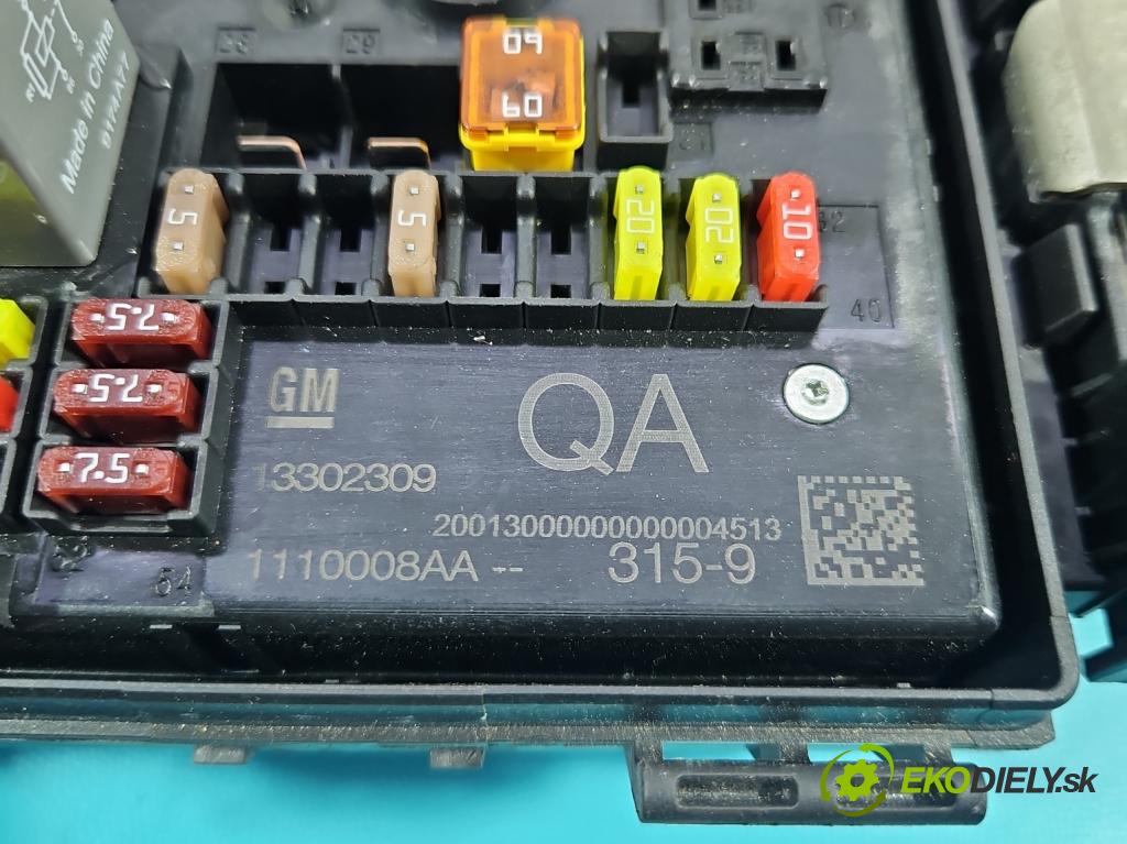 Opel Astra IV 2009-2015 1.4 16V 101 HP manual 74 kW 1398 cm3 5- skrinka poistka 13302309 (Poistková skrinka)