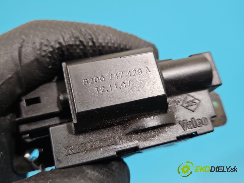 Renault Laguna III 2007-2015 2.0 16V 140 hp manual 103 kW 1997 cm3 5- zámek kufrových dveří zadní 8200747429A