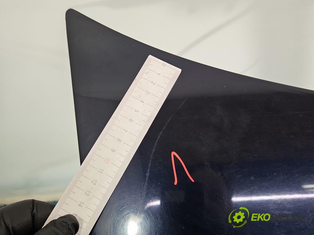 Audi A8 D2 1994-2002 4.2 V8 299KM automatic 220 kW 4172 cm3 4- zadní kufrové dveře  (Zadní kapota (kufr))