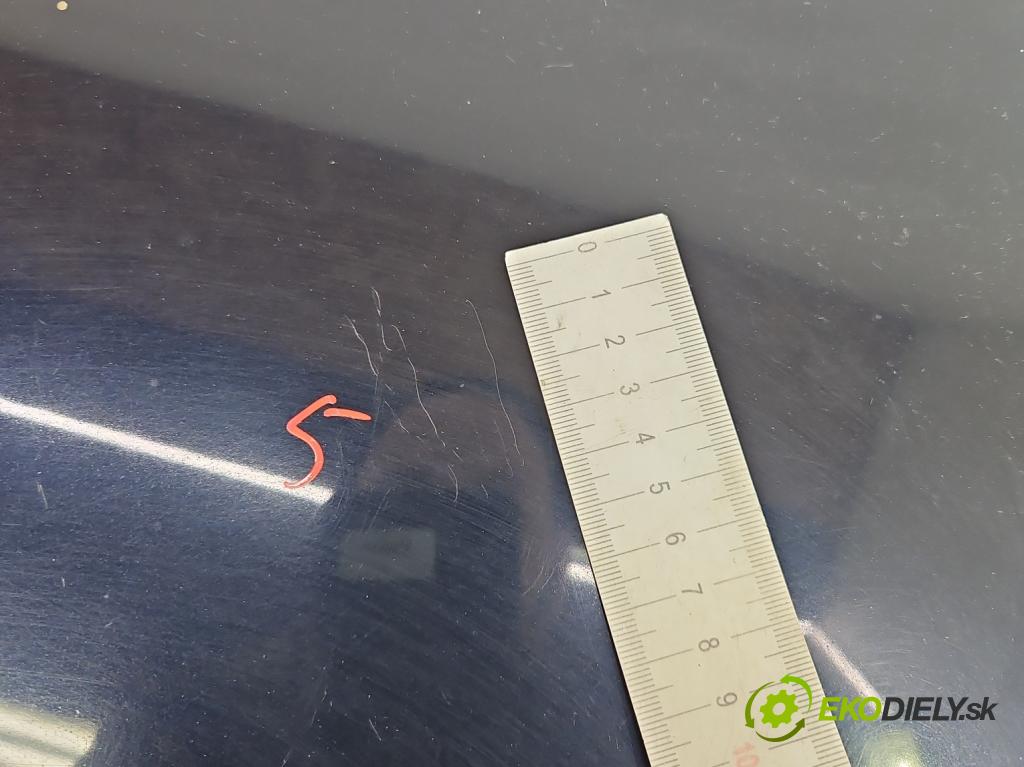 Audi A8 D2 1994-2002 4.2 V8 299KM automatic 220 kW 4172 cm3 4- zadní kufrové dveře  (Zadní kapota (kufr))