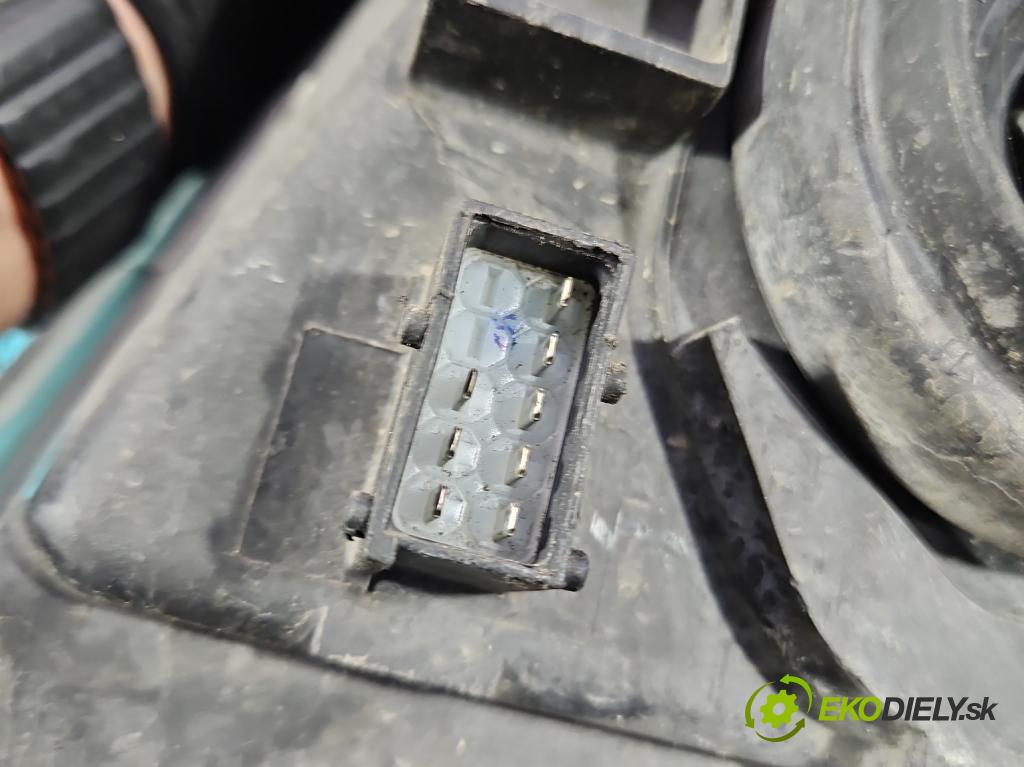 Opel Meriva A 2002-2010 1.6 16V 101 HP manual 74 kW 1598 cm3 5- Reflektor: pravý 93321053 (Svetlo predné pravé)