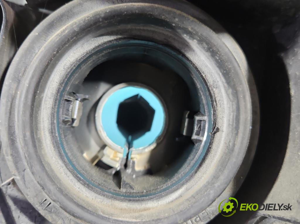 Opel Meriva A 2002-2010 1.6 16V 101 HP manual 74 kW 1598 cm3 5- Reflektor: pravý 93321053 (Svetlo predné pravé)