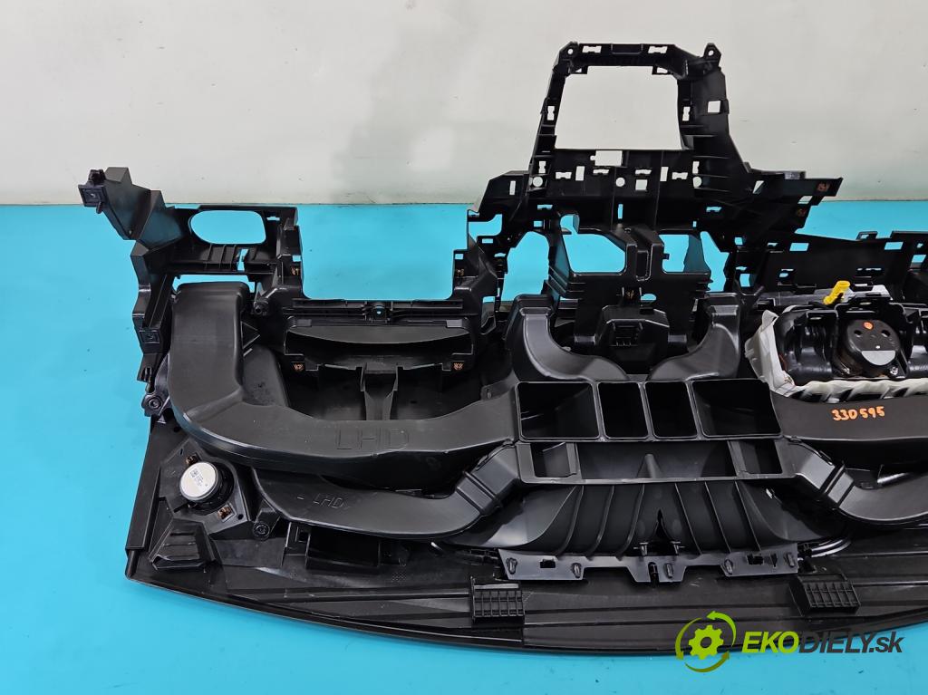 Opel Astra V  2015-2022 1.6 CDTI 110 hp manual 81 kW 1598 cm3 5- kokpit,přistrojova deska