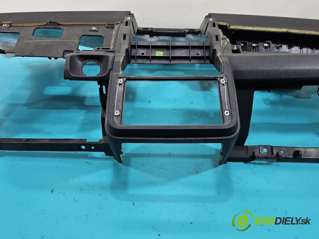 Dodge Journey 2.0 CRD 140 hp automatic 103 kW 1968 cm3 5- kokpit,přistrojova deska