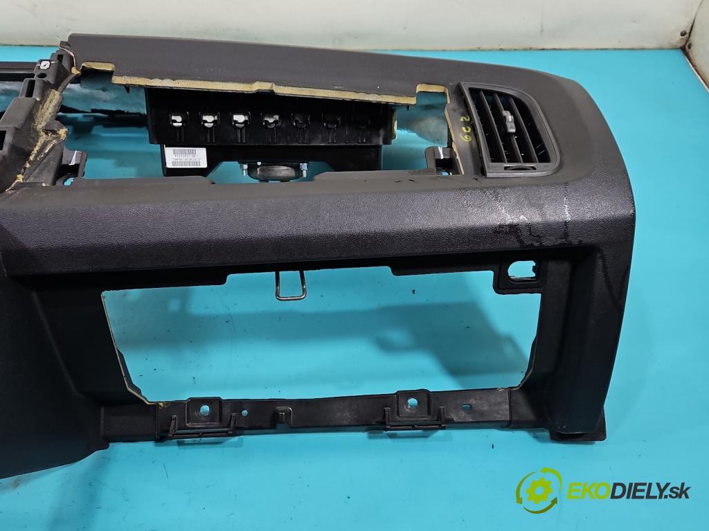 Dodge Journey 2.0 CRD 140 hp automatic 103 kW 1968 cm3 5- kokpit,přistrojova deska