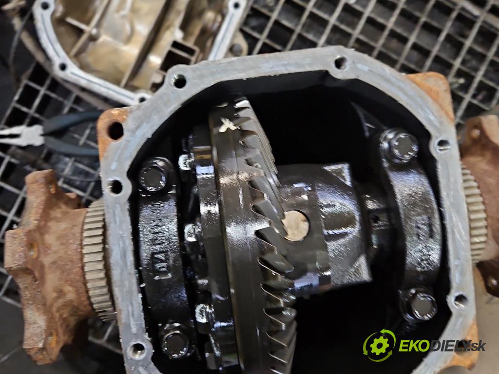 Infiniti QX50 2013-2015 3.7 V6 320KM automatic 235 kW 3696 cm3 5- Most: zadní: