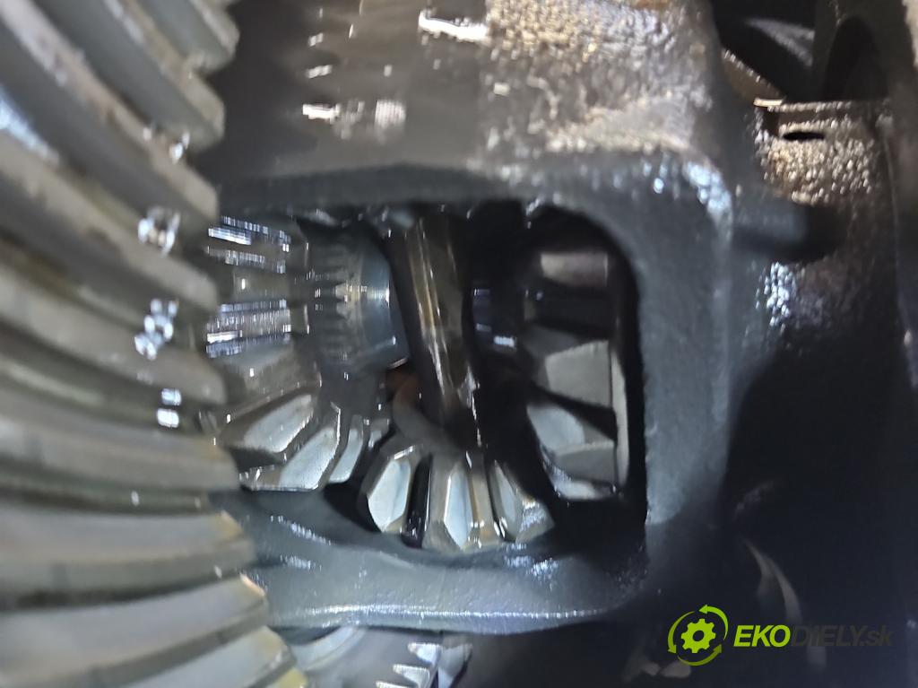 Infiniti QX50 2013-2015 3.7 V6 320KM automatic 235 kW 3696 cm3 5- Most: zadní: