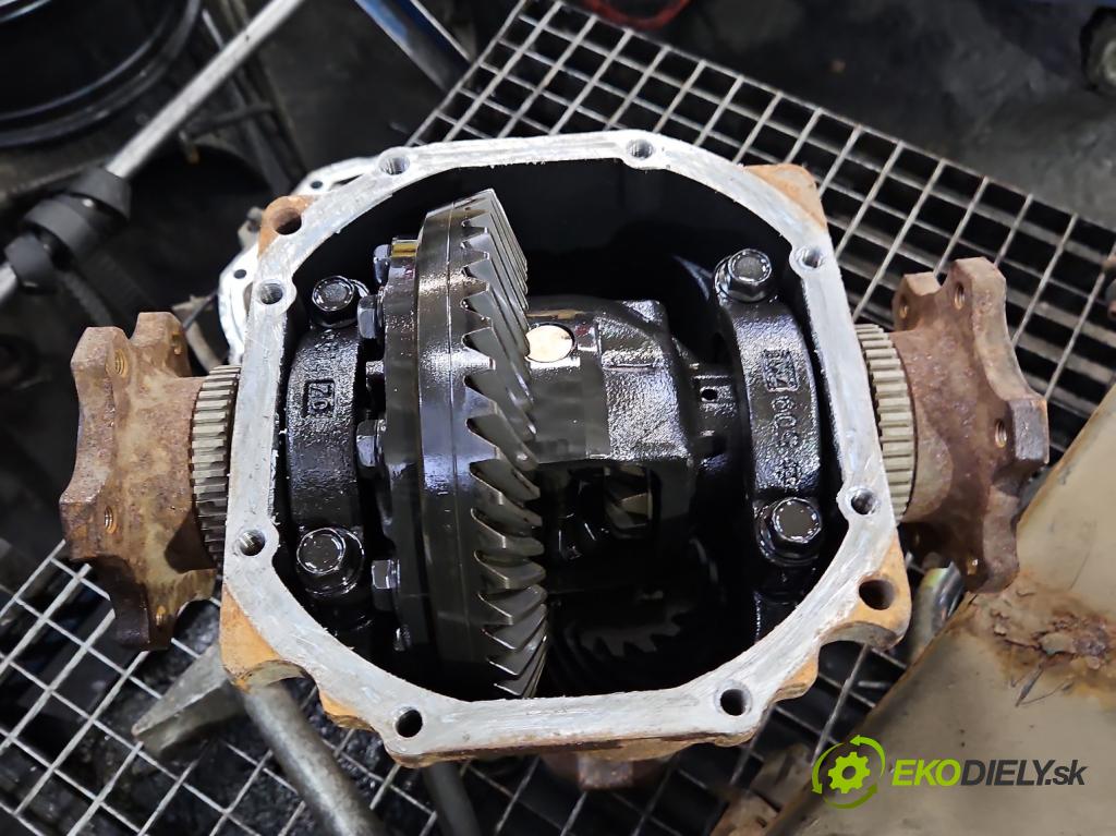 Infiniti QX50 2013-2015 3.7 V6 320KM automatic 235 kW 3696 cm3 5- Most: zadní: