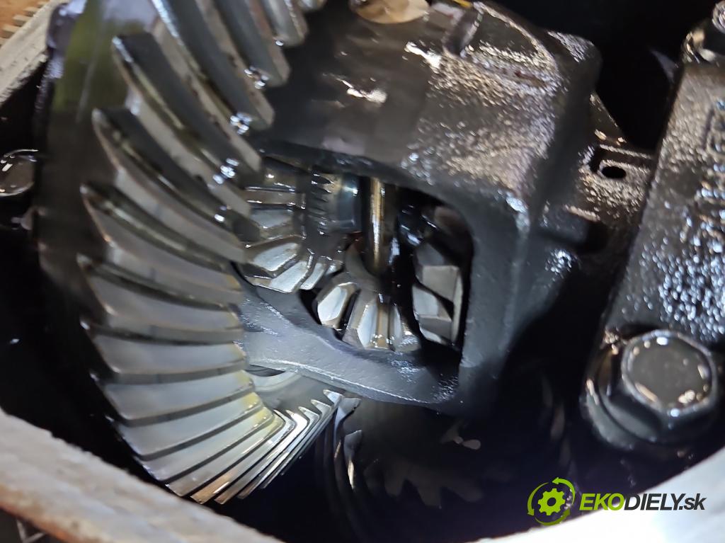 Infiniti QX50 2013-2015 3.7 V6 320KM automatic 235 kW 3696 cm3 5- Most: zadní: