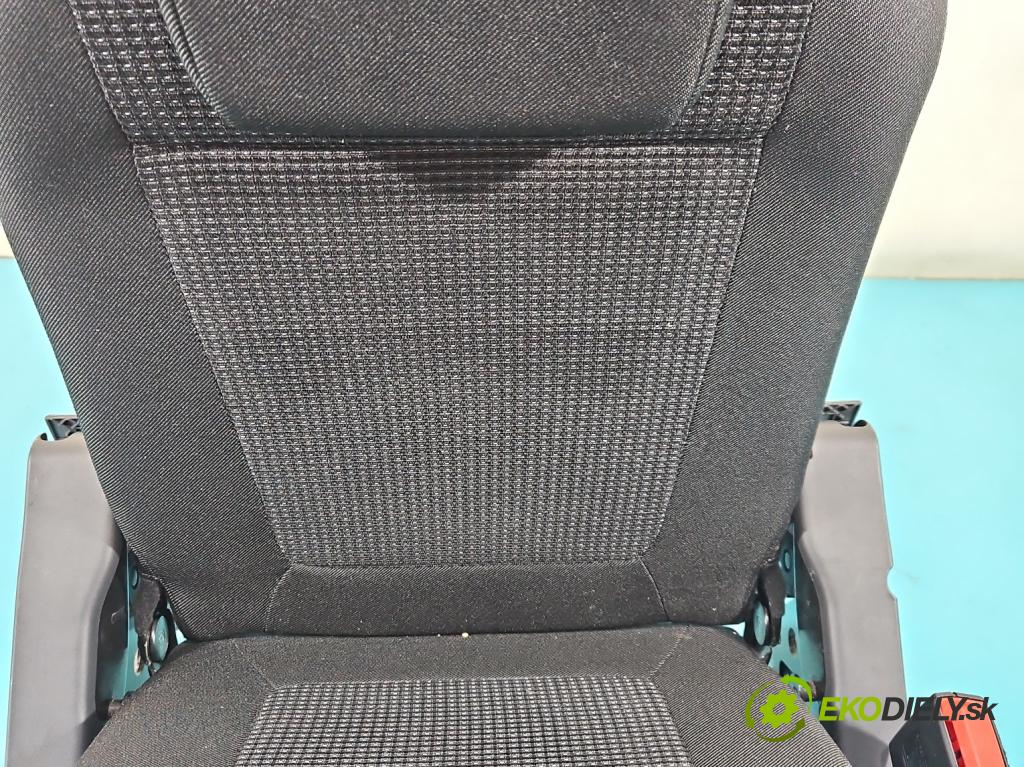 Peugeot 5008 I 2009-2017 2.0 HDI 150 HP manual 110 kW 1997 cm3 5- Sedačka zadné pravý III