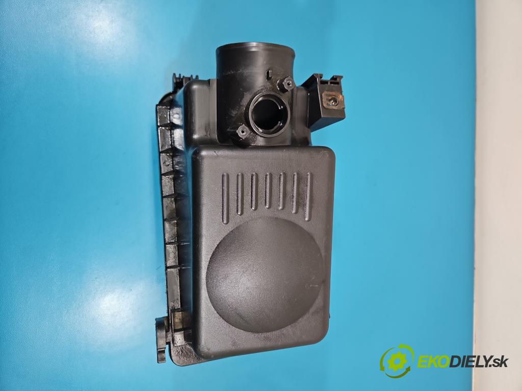 Toyota Corolla E12 2001-2009 1.4 vvti 97KM manual 71 kW 1398 cm3 5- obal filtra vzduchu 0D03 (Obal vzduchového filtra)