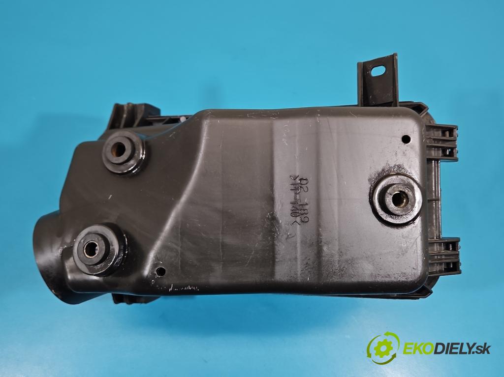 Toyota Corolla E12 2001-2009 1.4 vvti 97KM manual 71 kW 1398 cm3 5- obal filtra vzduchu 0D03 (Obal vzduchového filtra)