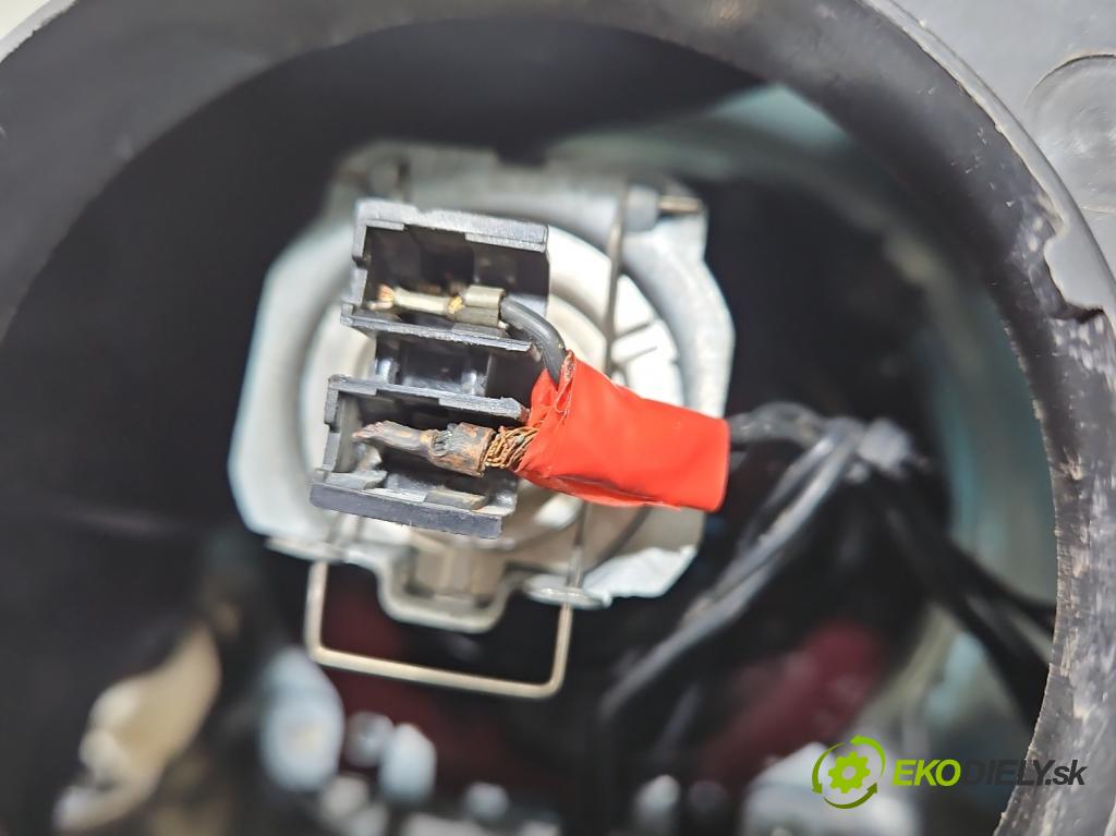 Renault Laguna III 2007-2015 2.0 16V 140 HP manual 103 kW 1997 cm3 5- Reflektor: pravý 260100038R (Svetlo predné pravé)