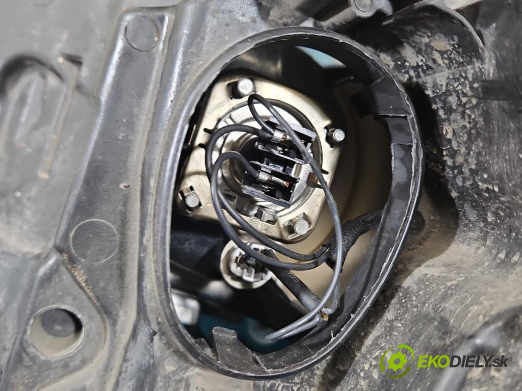 Renault Laguna III 2007-2015 2.0 16V 140 HP manual 103 kW 1997 cm3 5- Reflektor: pravý 260100038R (Svetlo predné pravé)