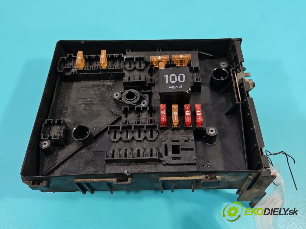 Vw Tiguan I 2007-2016 2.0 TDI 140 HP automatic 103 kW 1968 cm3 5- skrinka poistka 094512637-E (Poistková skrinka)