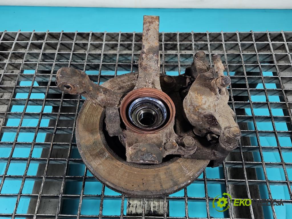 Toyota Corolla E10 1.4 16v 88 HP manual 65 kW 1332 cm3 3- náboj ľavé  (Náboj kolesa)