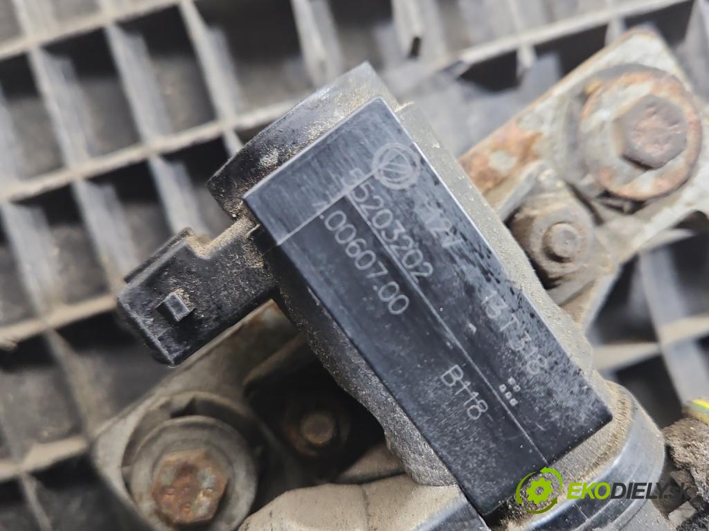 Alfa romeo Gt 1.9 jtd 937A5000 150 HP manual 110 kW 1910 cm3 3- obal filtra vzduchu 46794400 (Obal vzduchového filtra)