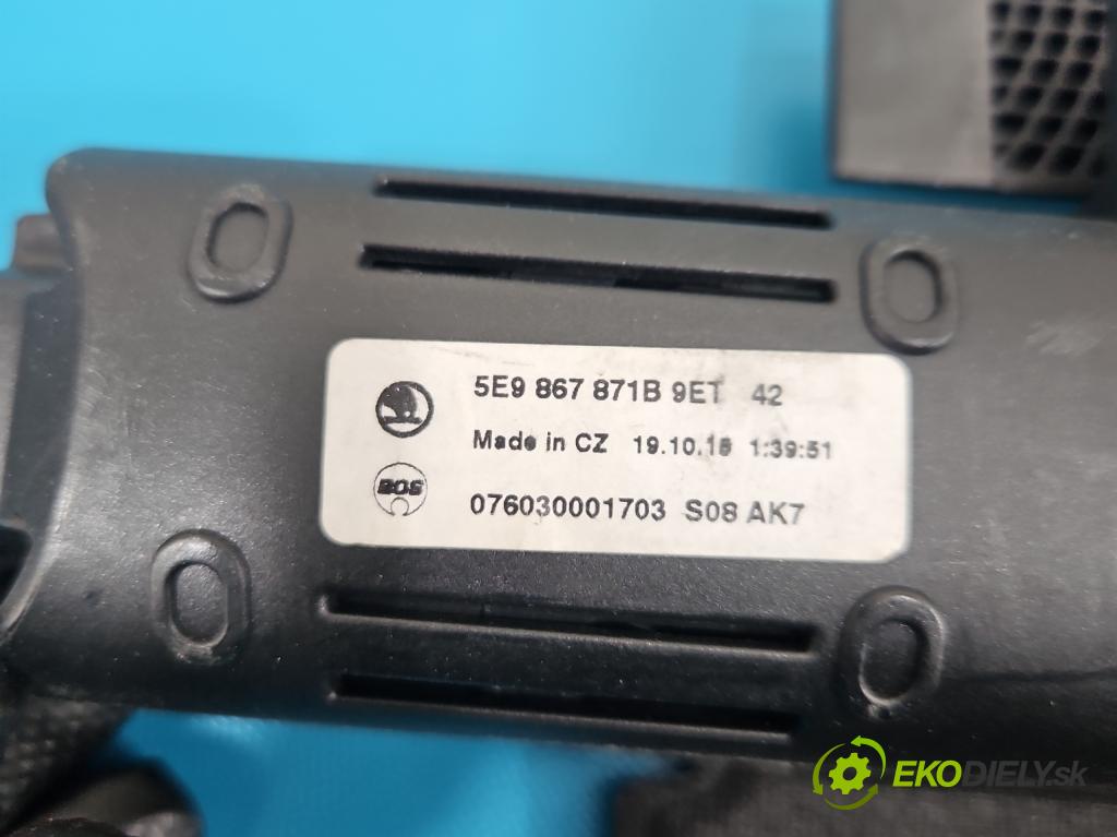 Skoda Octavia III 2013- 1.6 TDI 110 hp manual 81 kW 1598 cm3 5- roleta 5E9867871B (Roleta zavazadlového prostoru)