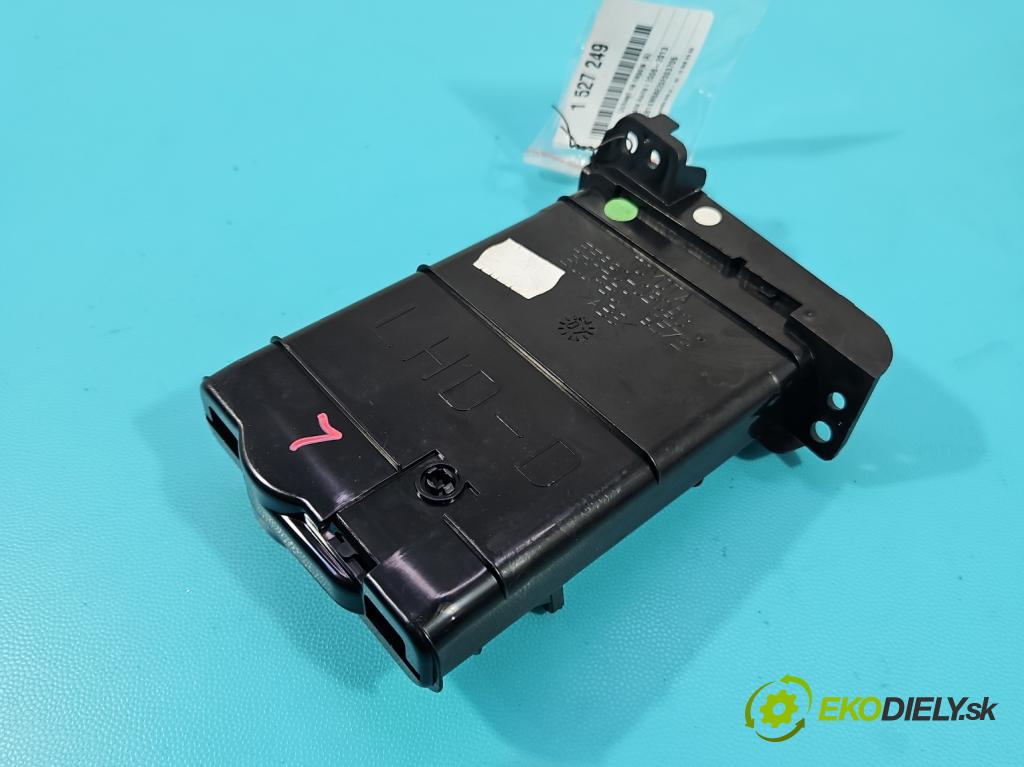 Toyota Auris I 2006-2013 1.4 VVT-I: 97KM manual 71 kW 1398 cm3 5- Rukojeť: na nápoje: 55620-02090 (Držiak (úchyt) na nápoje)