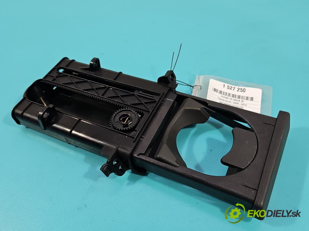 Toyota Auris I 2006-2013 1.4 VVT-I: 97KM manual 71 kW 1398 cm3 5- Rukojeť: na nápoje: 55620-02110 (Držiak (úchyt) na nápoje)