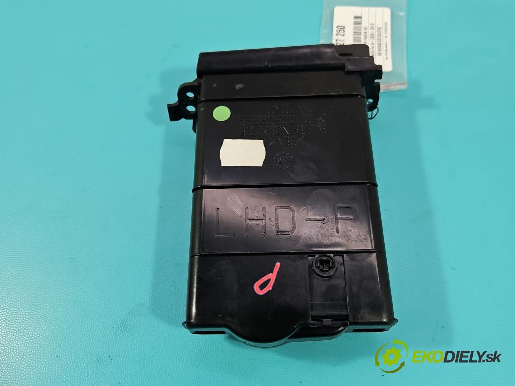 Toyota Auris I 2006-2013 1.4 VVT-I: 97KM manual 71 kW 1398 cm3 5- Rukojeť: na nápoje: 55620-02110 (Držiak (úchyt) na nápoje)