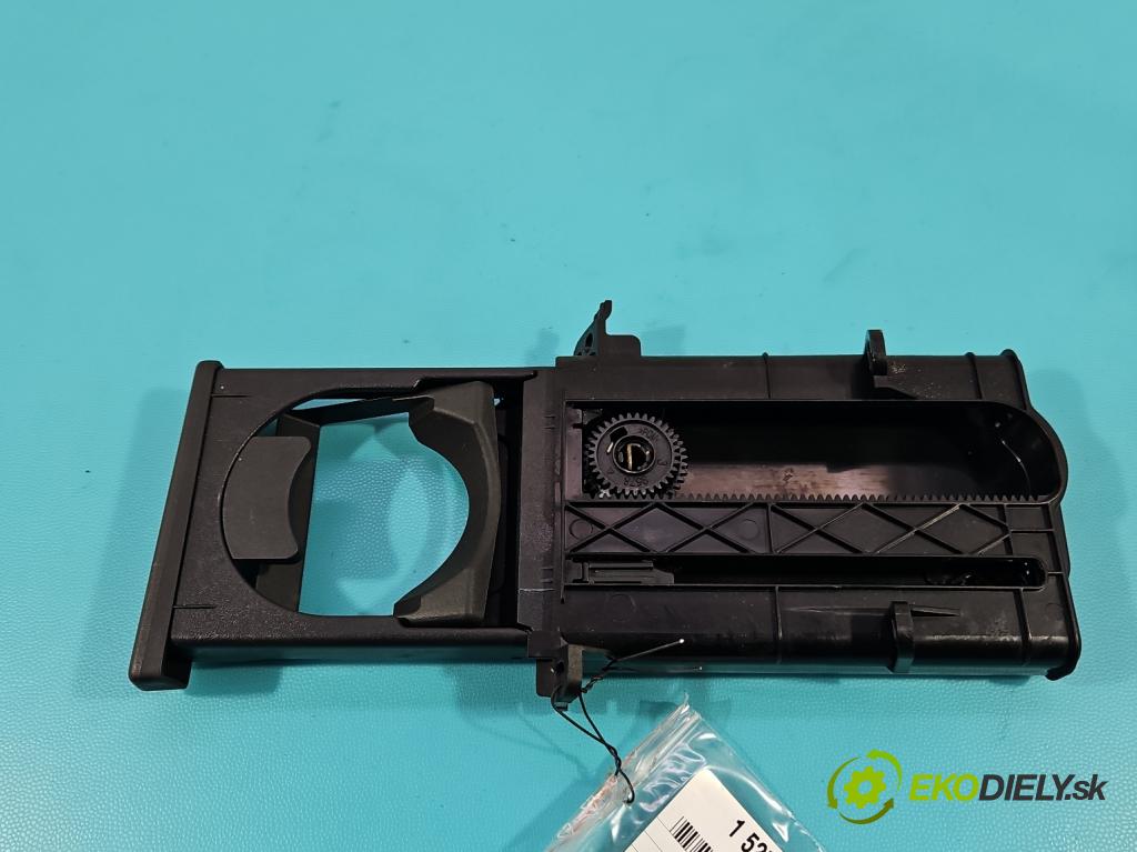 Toyota Auris I 2006-2013 1.4 VVT-I: 97KM manual 71 kW 1398 cm3 5- Rukojeť: na nápoje: 55620-02110 (Držiak (úchyt) na nápoje)