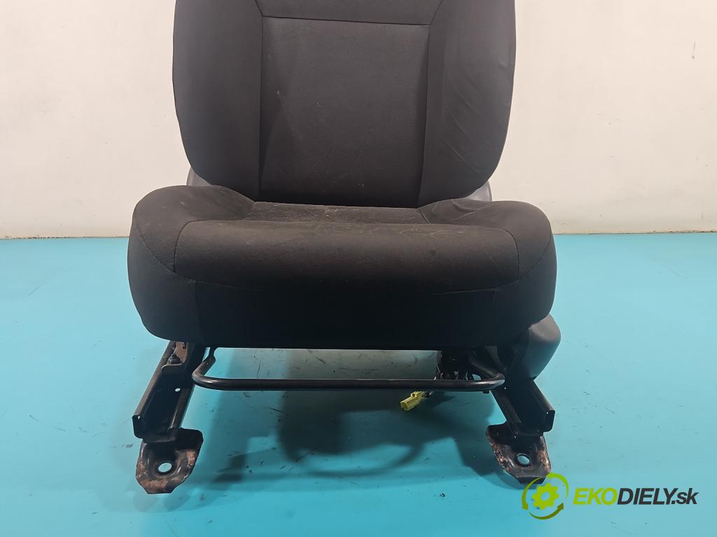 Toyota Auris I 2006-2013 1.4 VVT-I: 97KM manual 71 kW 1398 cm3 5- Sedačka ľavý  (Sedadlo)